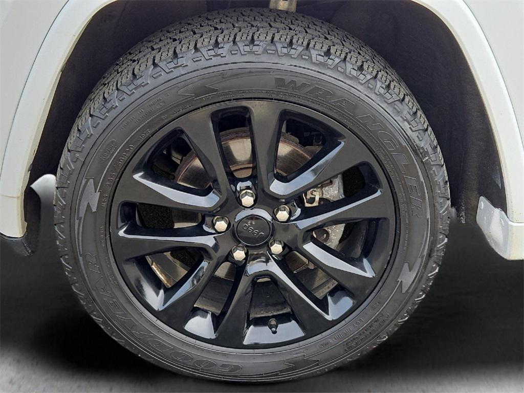 used 2017 Jeep Grand Cherokee car, priced at $14,577
