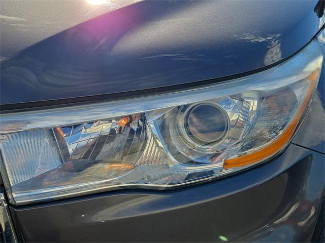 used 2014 Toyota Highlander car, priced at $15,977