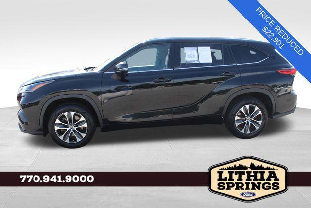 used 2021 Toyota Highlander car, priced at $22,901