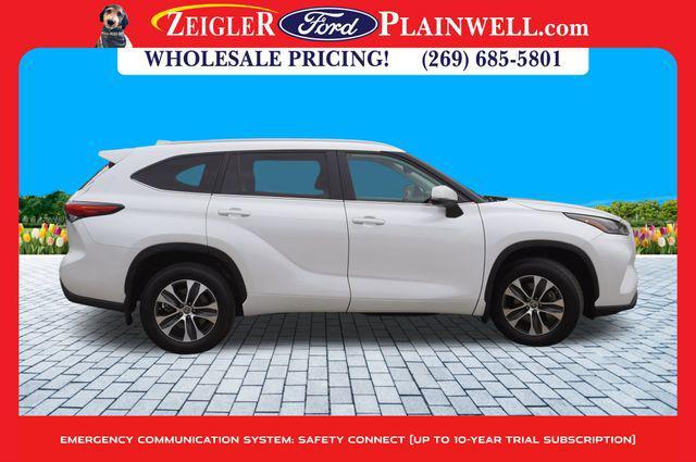 used 2023 Toyota Highlander car, priced at $36,500