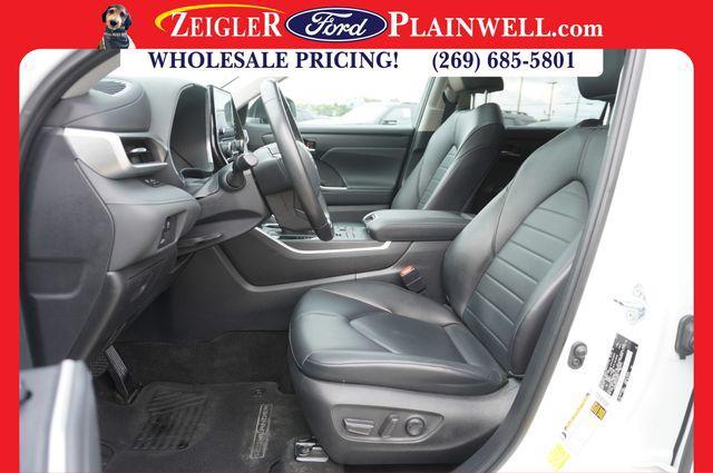 used 2023 Toyota Highlander car, priced at $36,500