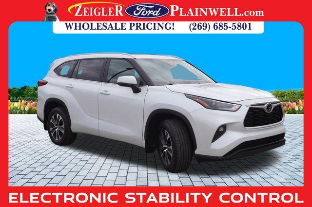 used 2023 Toyota Highlander car, priced at $36,500
