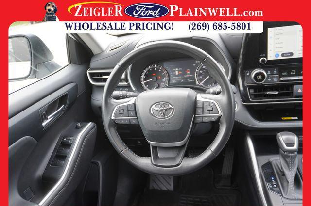 used 2023 Toyota Highlander car, priced at $36,500