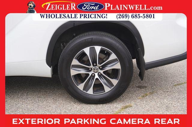 used 2023 Toyota Highlander car, priced at $36,500