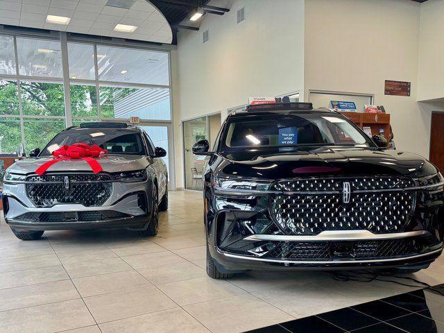 new 2025 Ford Explorer car, priced at $49,692
