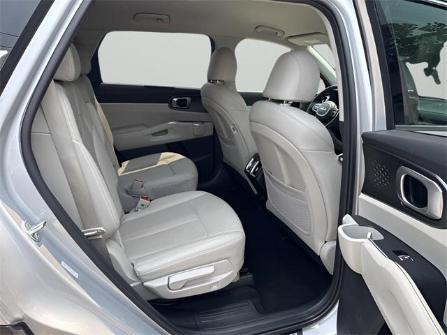 used 2022 Kia Sorento Hybrid car