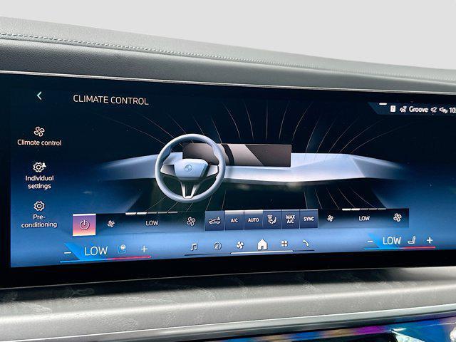 new 2025 BMW 760 car, priced at $138,425