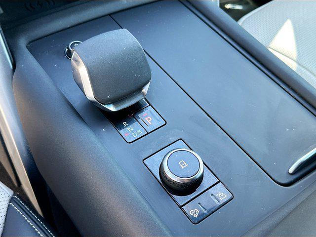 used 2021 Land Rover Discovery car, priced at $31,994