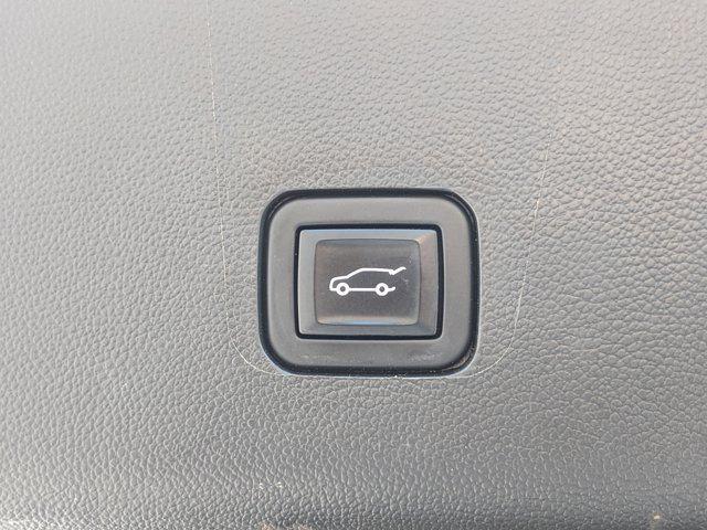 used 2023 Chevrolet Traverse car, priced at $38,988