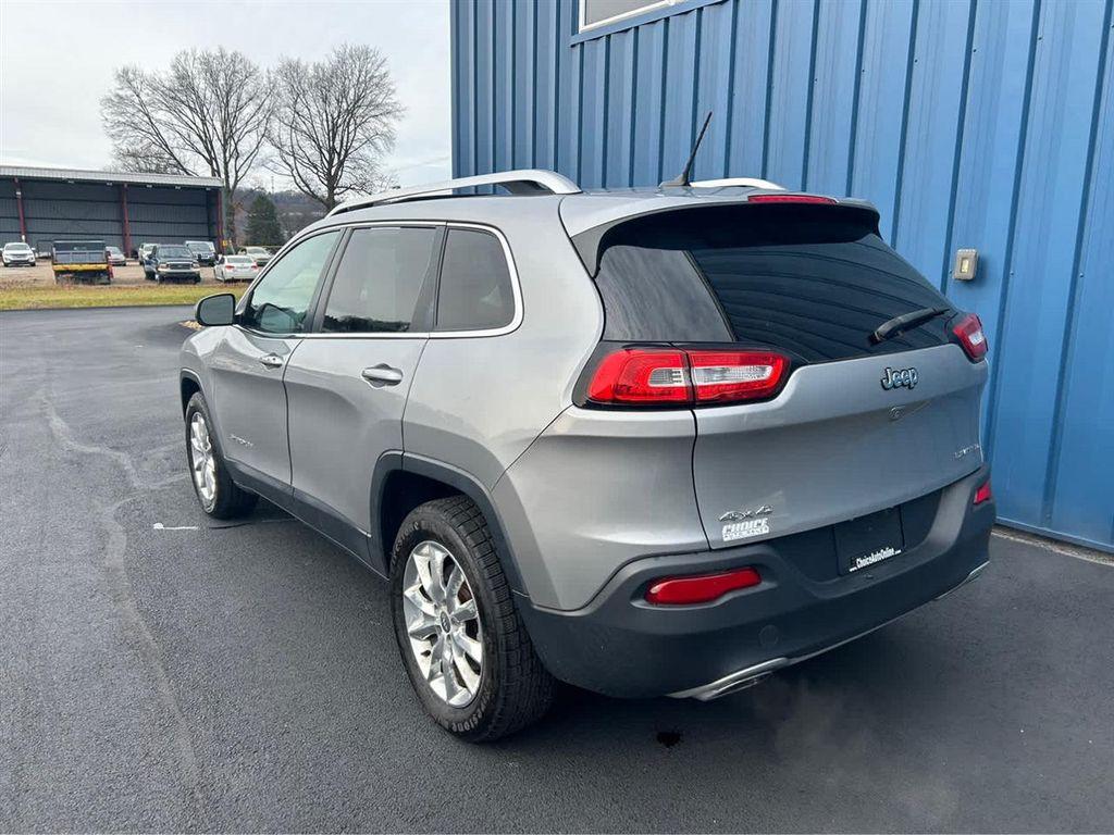 used 2015 Jeep Cherokee car, priced at $13,389