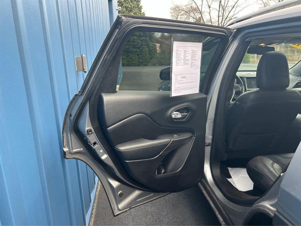 used 2015 Jeep Cherokee car, priced at $13,389