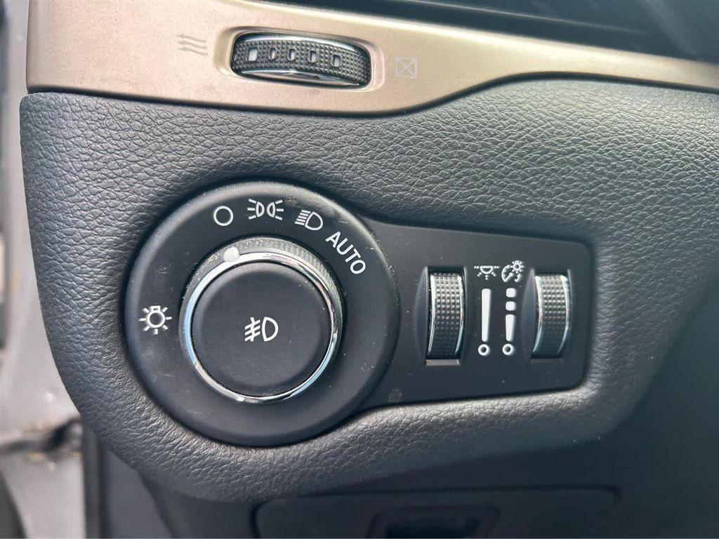 used 2015 Jeep Cherokee car, priced at $13,389