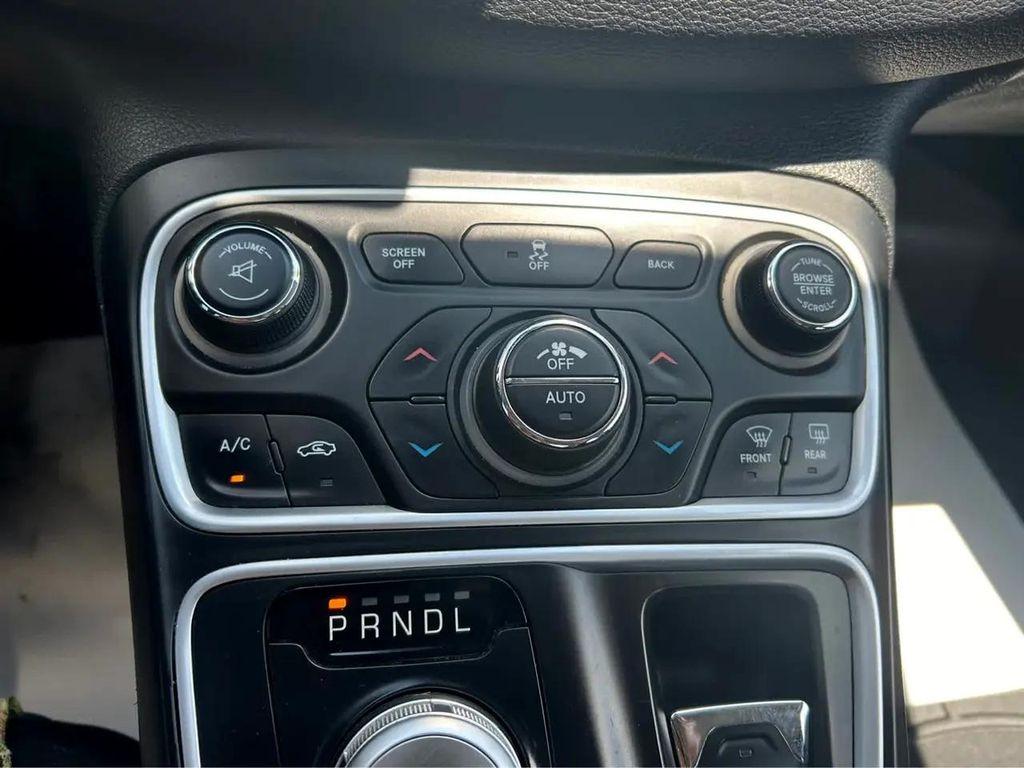 used 2015 Chrysler 200 car, priced at $10,999