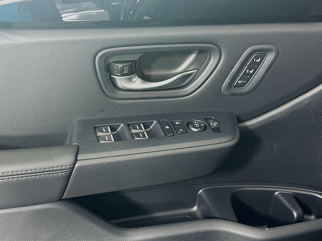 new 2025 Honda Pilot car, priced at $50,850