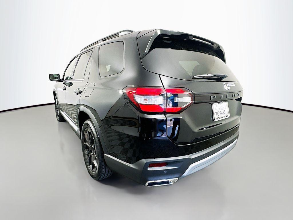 new 2025 Honda Pilot car, priced at $50,850