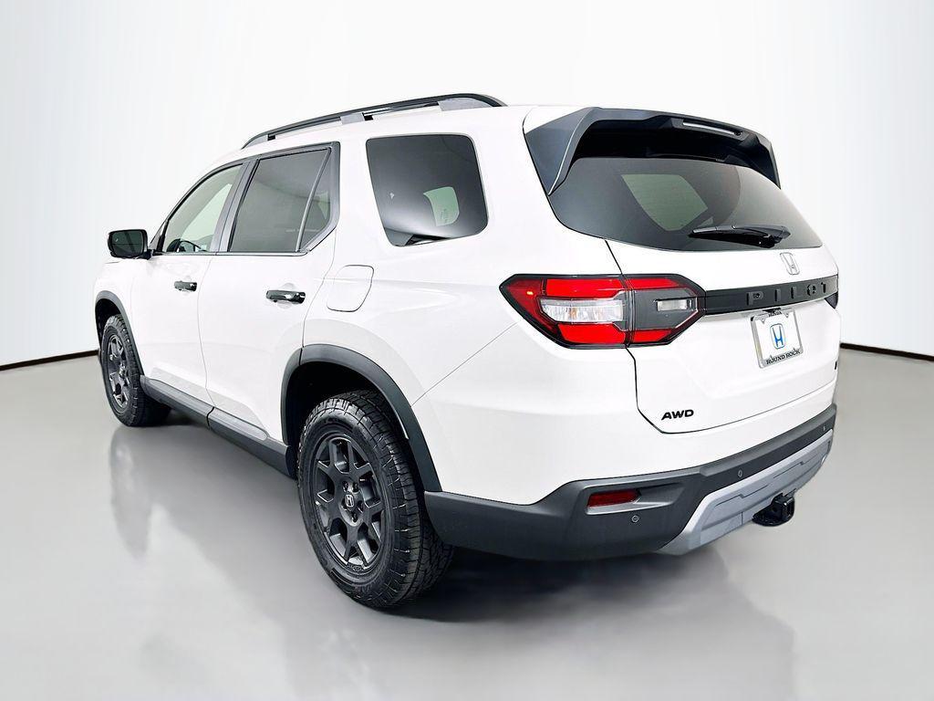 new 2025 Honda Pilot car, priced at $51,350