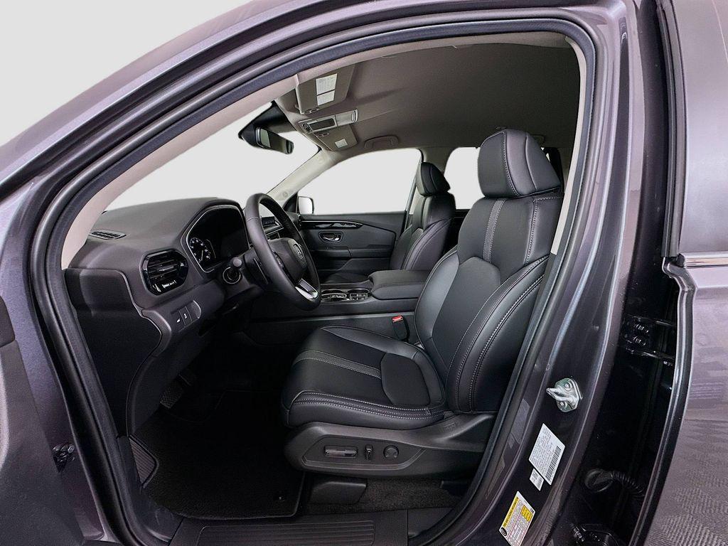 new 2025 Honda Pilot car, priced at $46,330