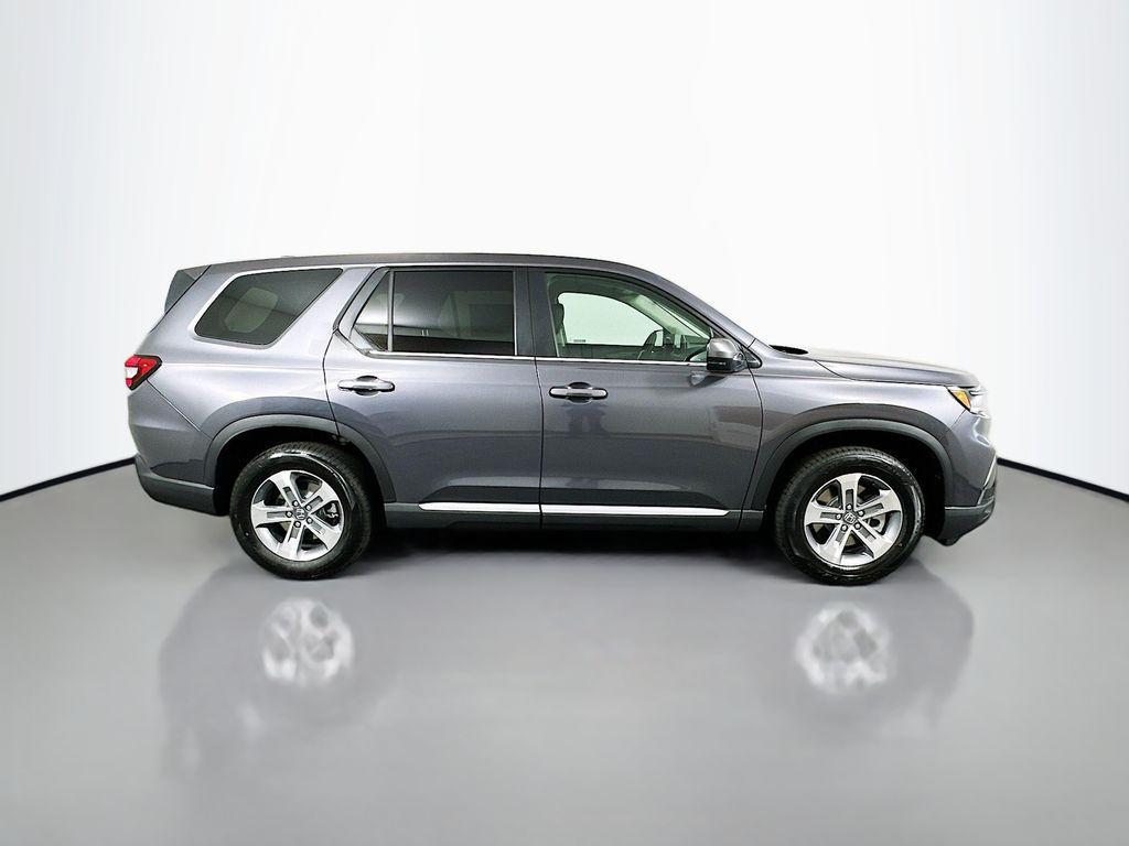 new 2025 Honda Pilot car, priced at $46,330