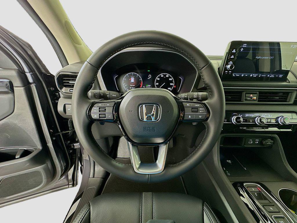 new 2025 Honda Pilot car, priced at $46,330