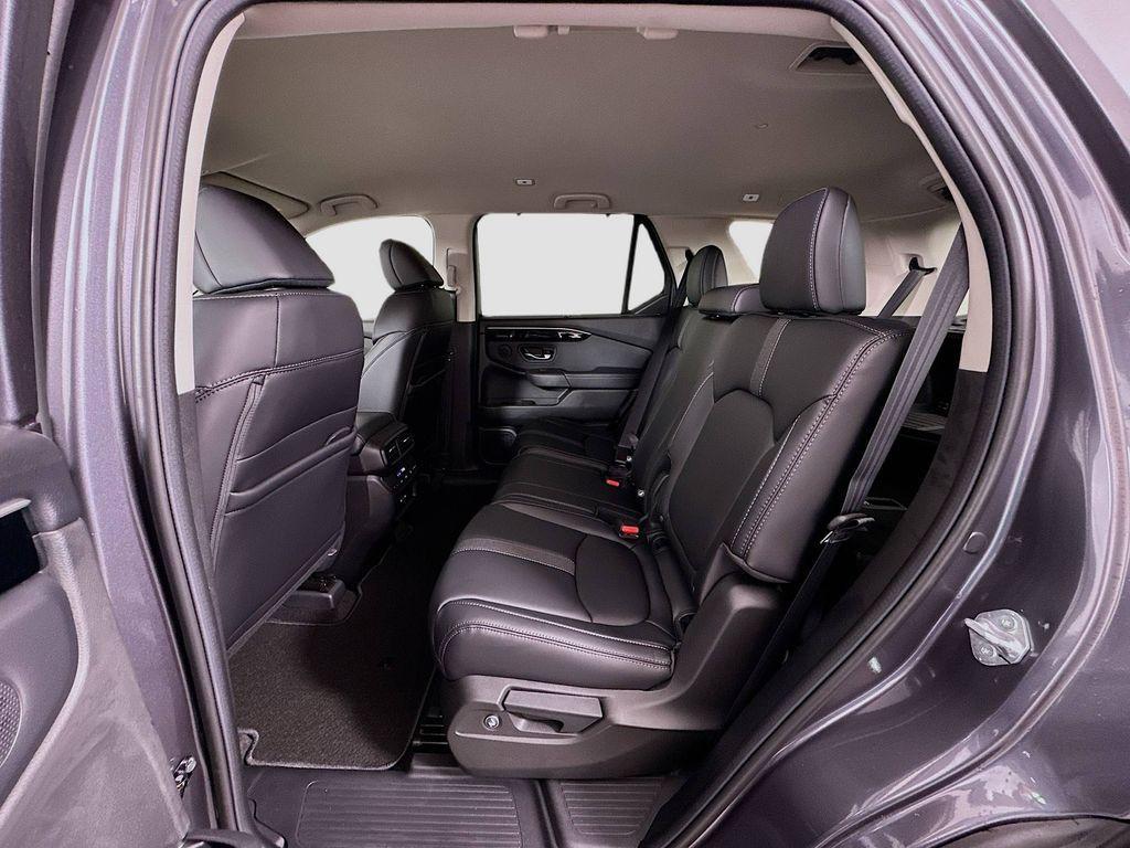 new 2025 Honda Pilot car, priced at $46,330