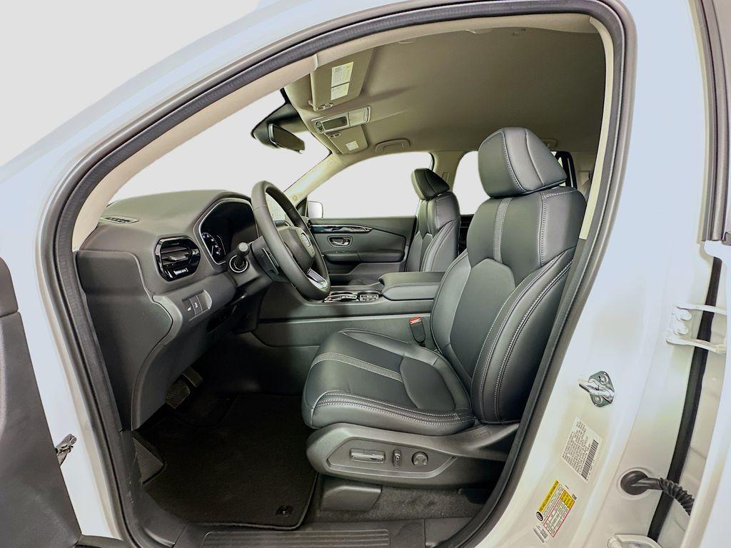 new 2025 Honda Pilot car, priced at $48,280