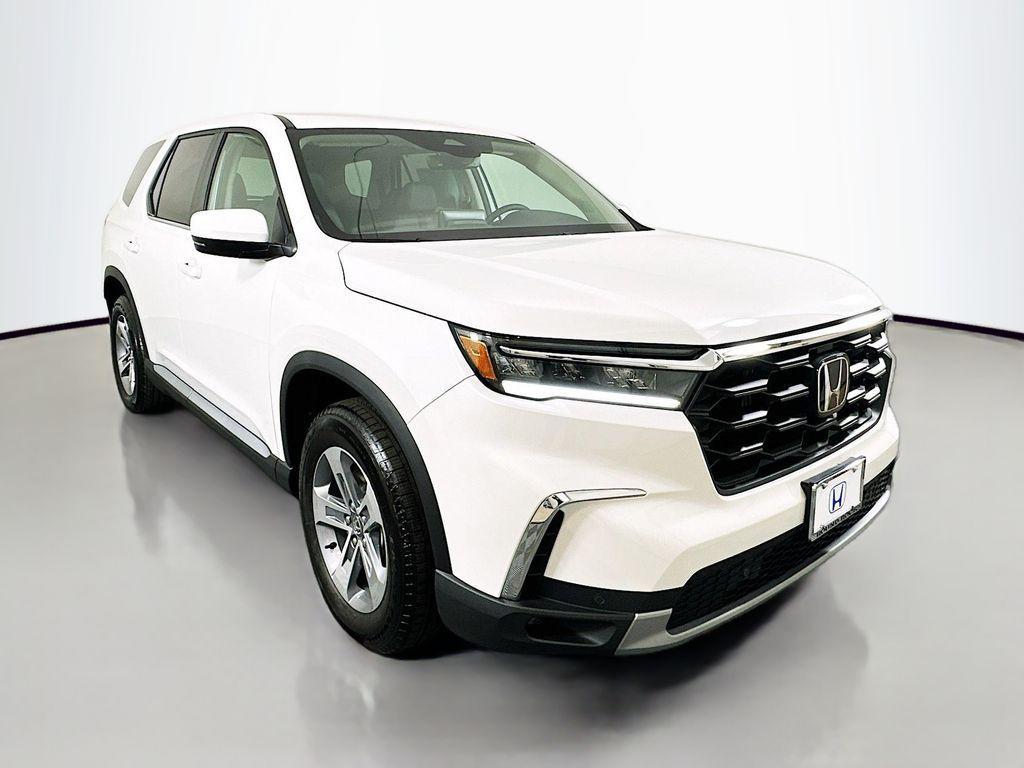 new 2025 Honda Pilot car, priced at $48,280