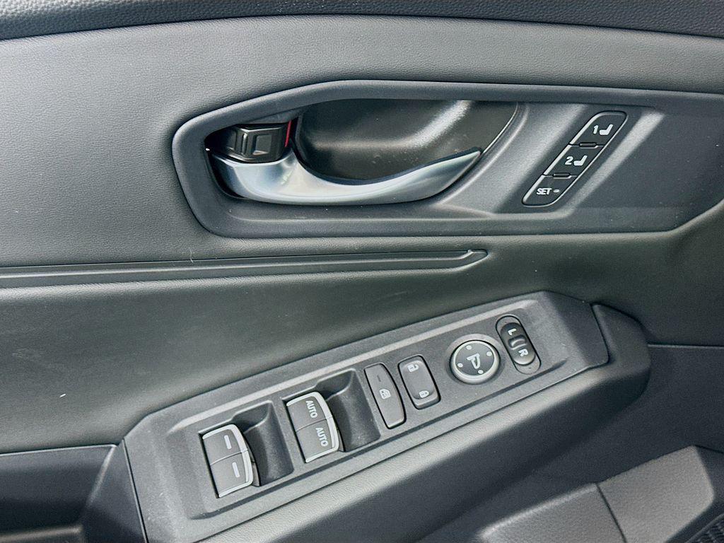 new 2025 Honda Accord Hybrid car, priced at $36,135