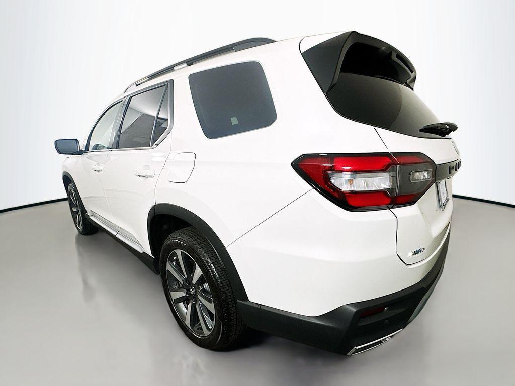 new 2025 Honda Pilot car, priced at $51,550