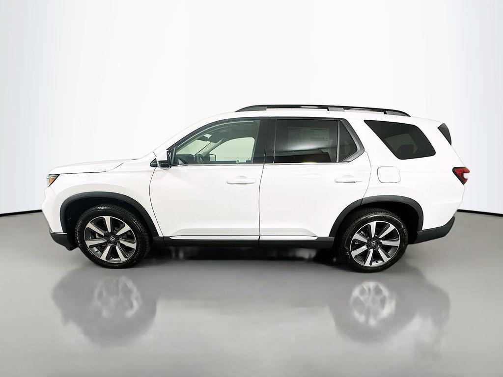 new 2025 Honda Pilot car, priced at $51,550