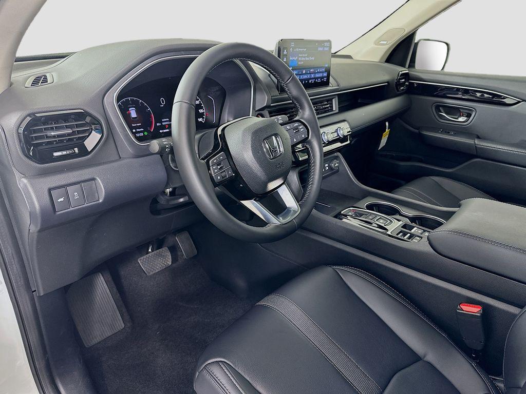 new 2025 Honda Pilot car, priced at $51,550