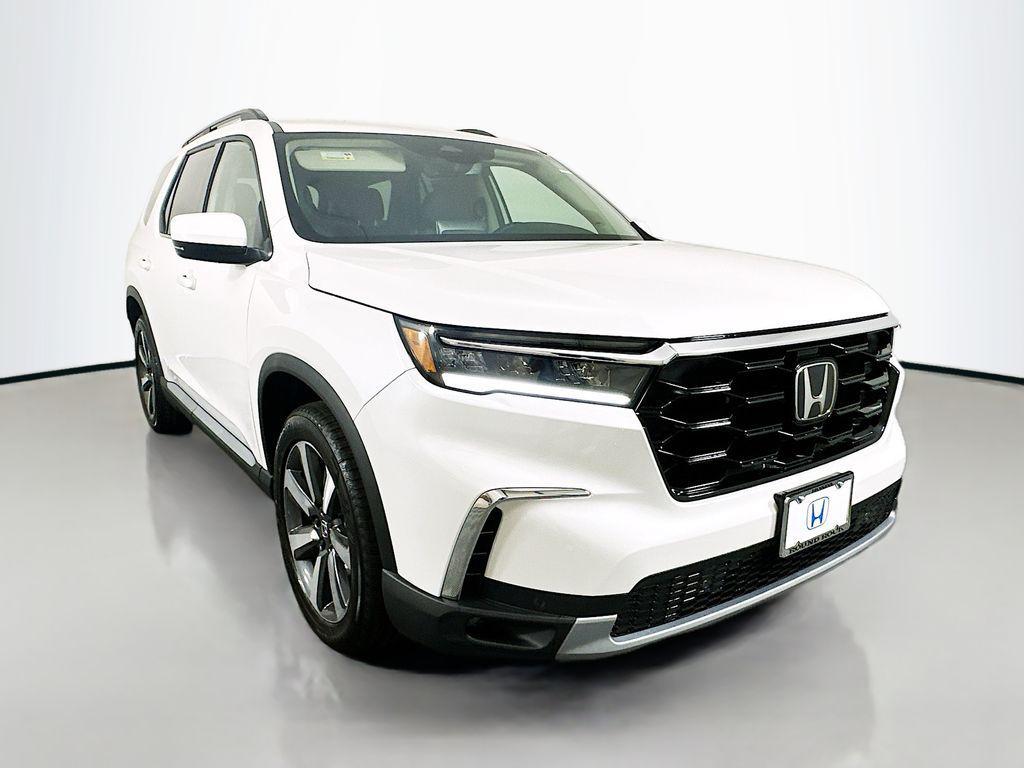 new 2025 Honda Pilot car, priced at $51,550