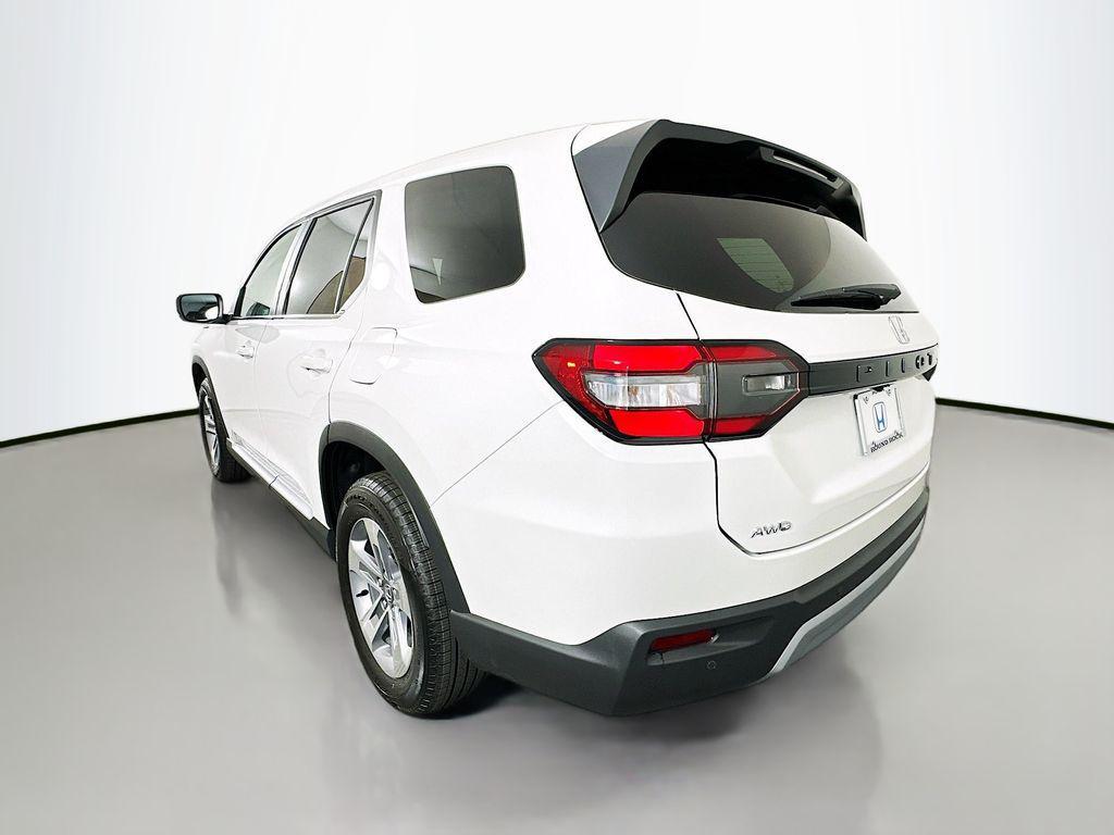 new 2025 Honda Pilot car, priced at $48,280