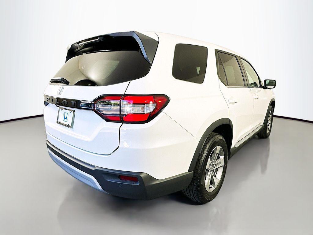 new 2025 Honda Pilot car, priced at $48,280