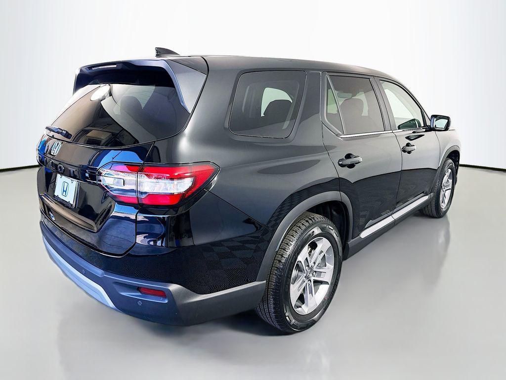 new 2025 Honda Pilot car, priced at $44,995