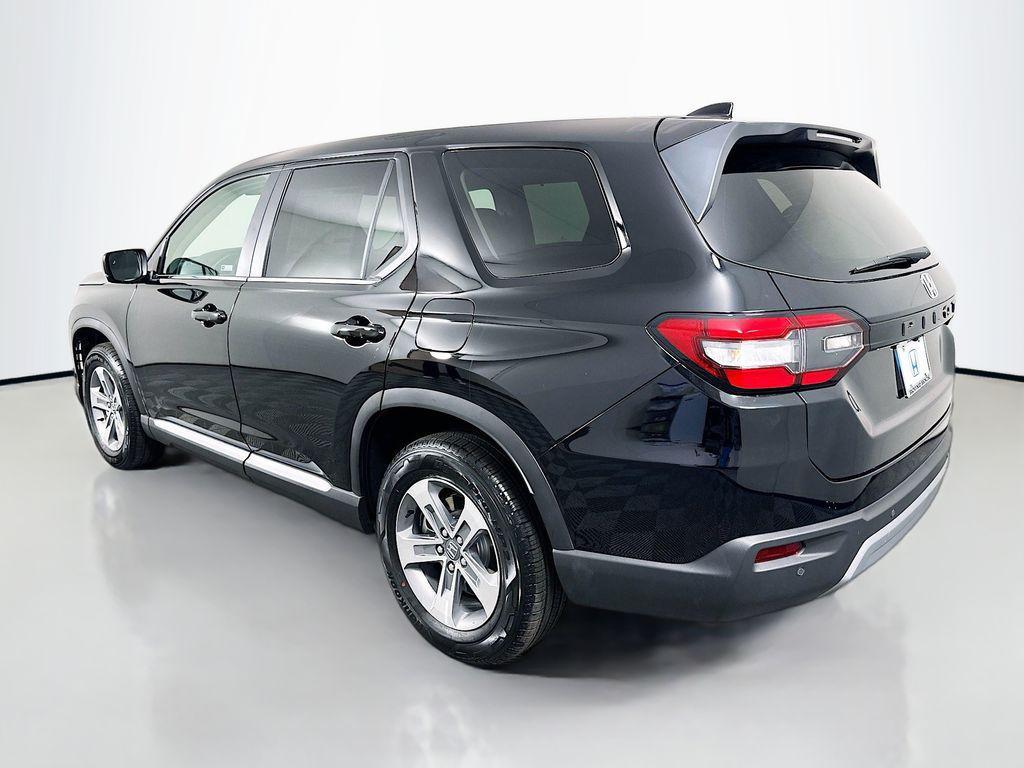 new 2025 Honda Pilot car, priced at $44,995