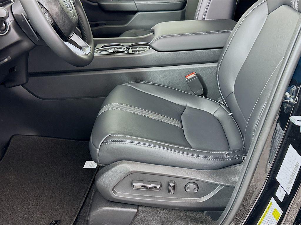 new 2025 Honda Pilot car, priced at $44,995