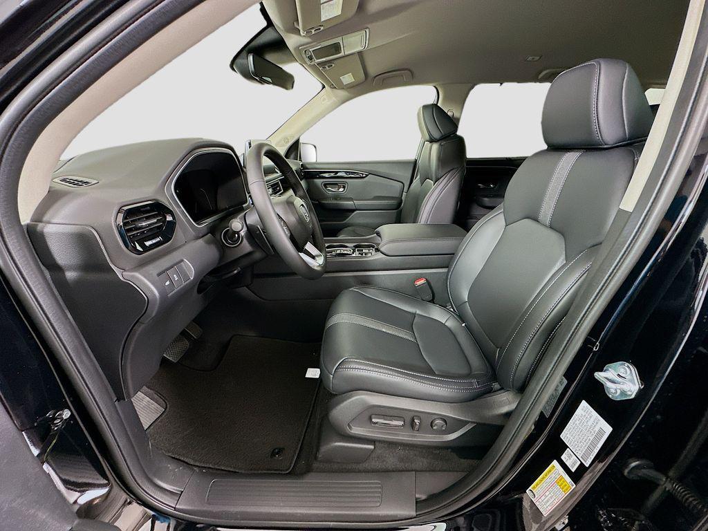 new 2025 Honda Pilot car, priced at $44,995