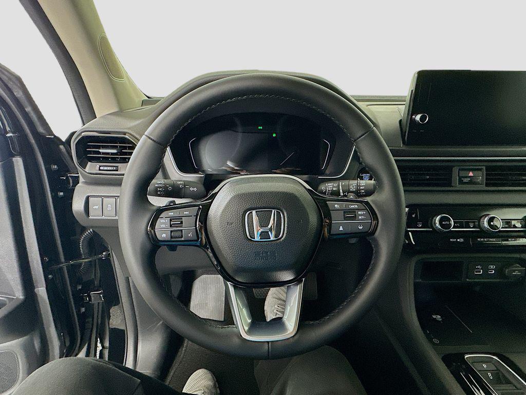 new 2025 Honda Pilot car, priced at $44,995