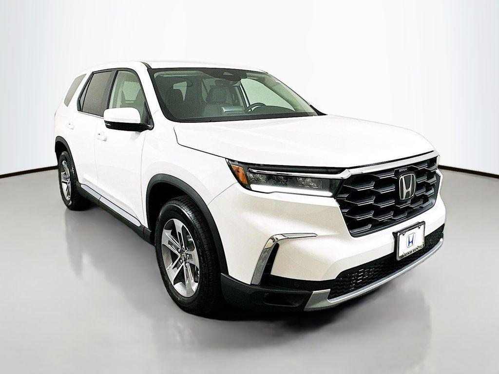 new 2025 Honda Pilot car, priced at $48,280