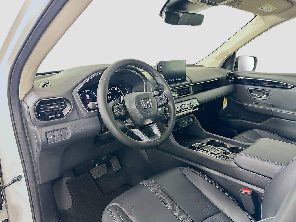 new 2025 Honda Pilot car, priced at $48,280