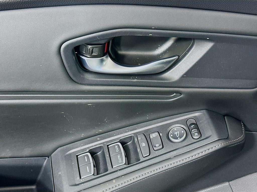 new 2025 Honda Accord Hybrid car, priced at $35,305