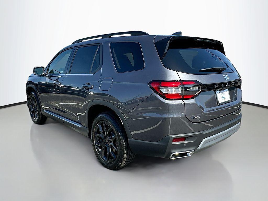 new 2025 Honda Pilot car, priced at $52,950
