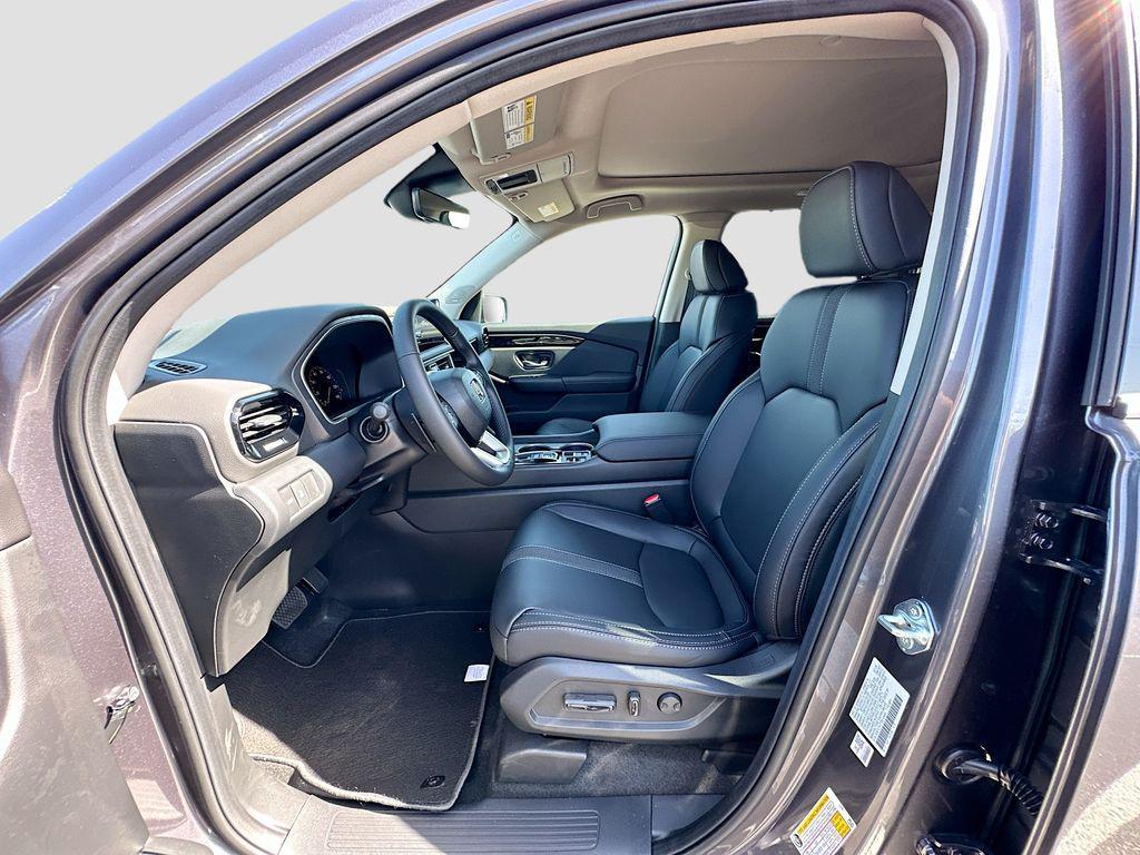 new 2025 Honda Pilot car, priced at $52,950