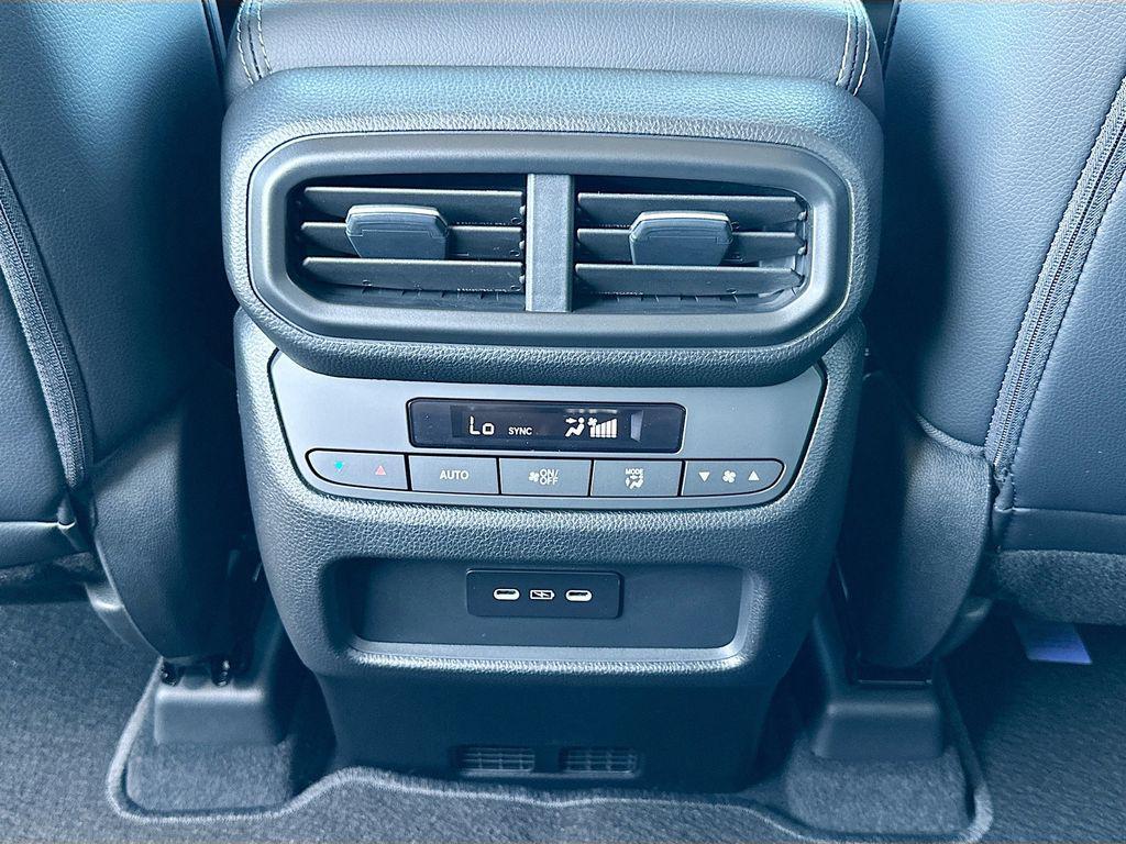 new 2025 Honda Pilot car, priced at $52,950