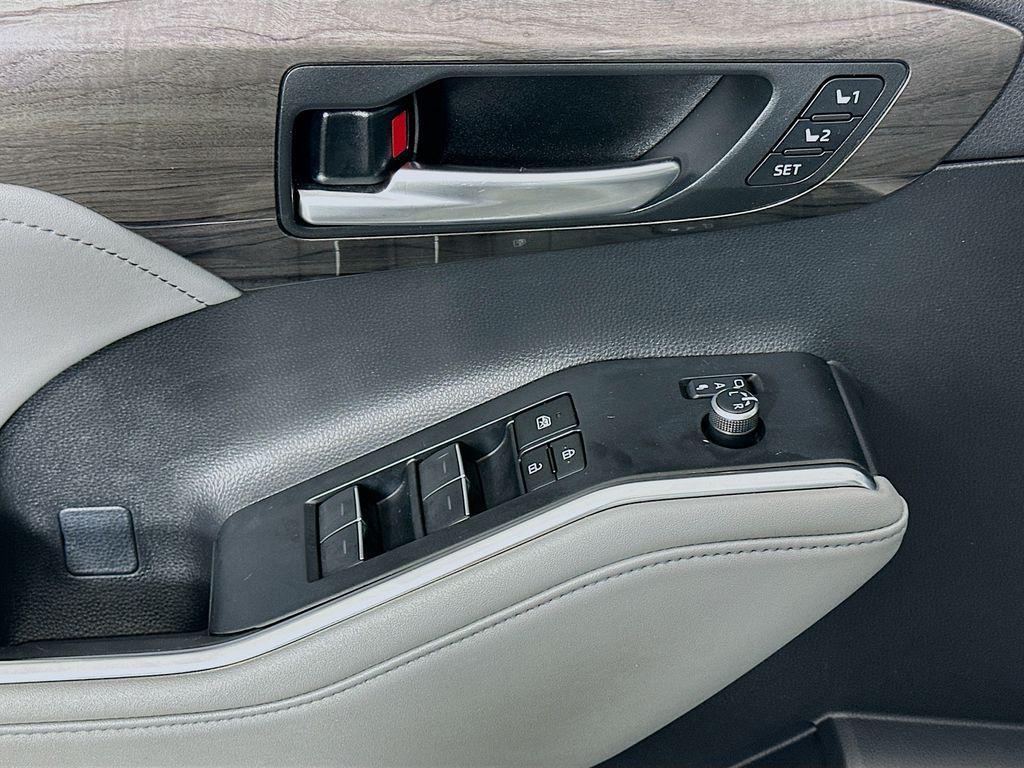 used 2023 Toyota Highlander car, priced at $39,100