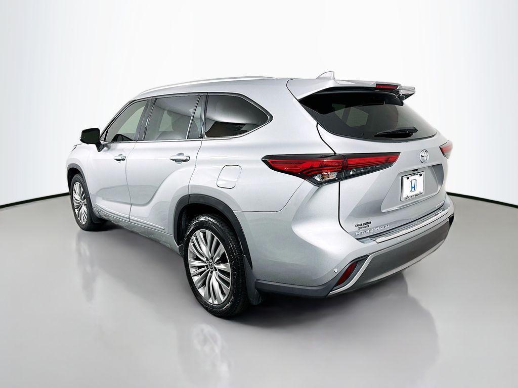 used 2023 Toyota Highlander car, priced at $39,100