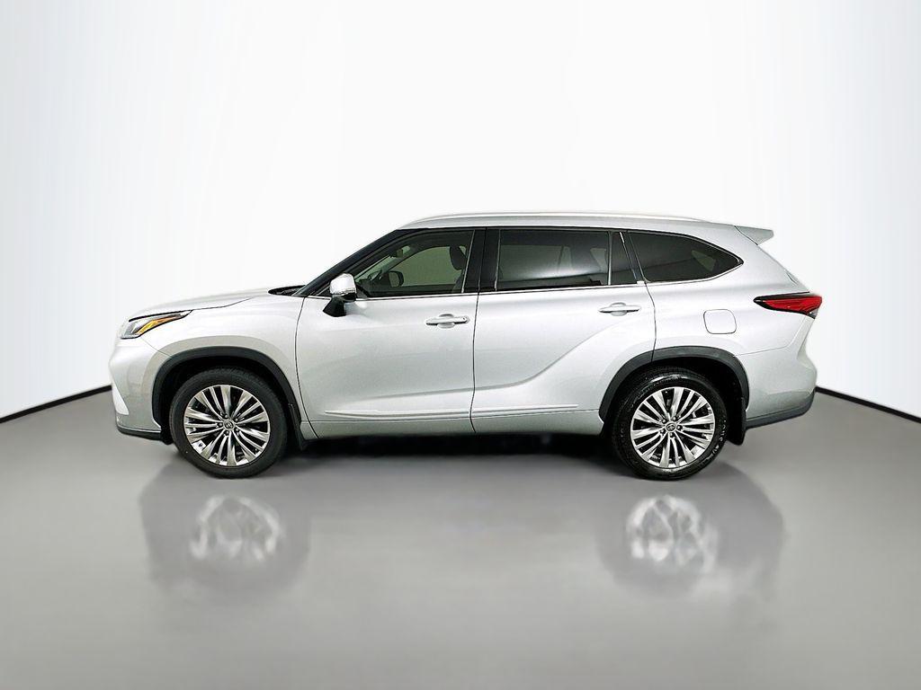 used 2023 Toyota Highlander car, priced at $39,100
