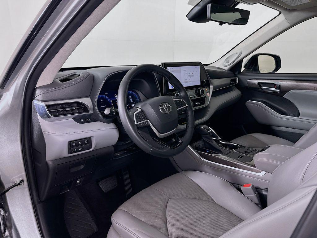 used 2023 Toyota Highlander car, priced at $39,100