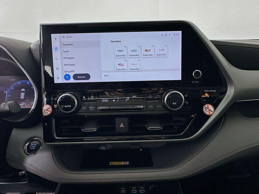 used 2023 Toyota Highlander car, priced at $39,100