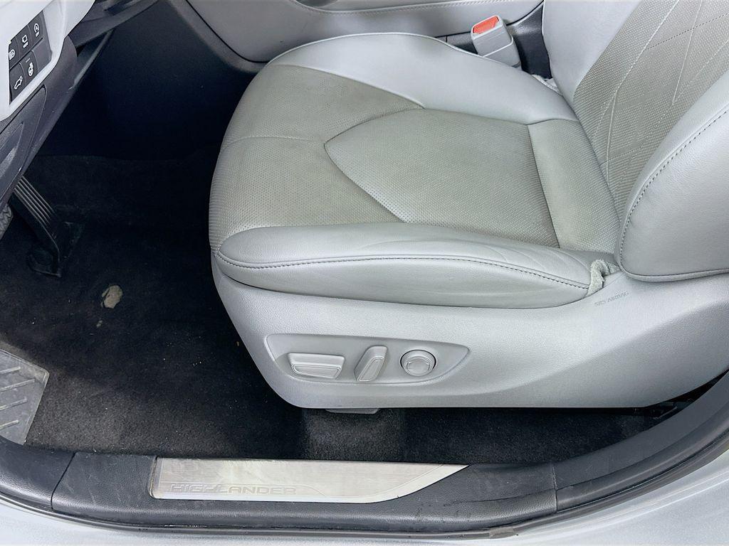 used 2023 Toyota Highlander car, priced at $39,100